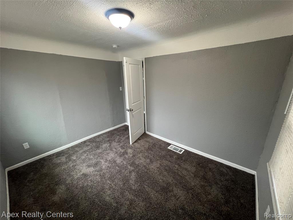 20411 Washburn Street Property Photo 9