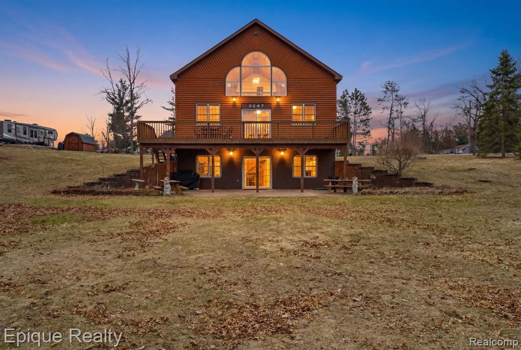 3247 Comanche Trail Property Photo 1