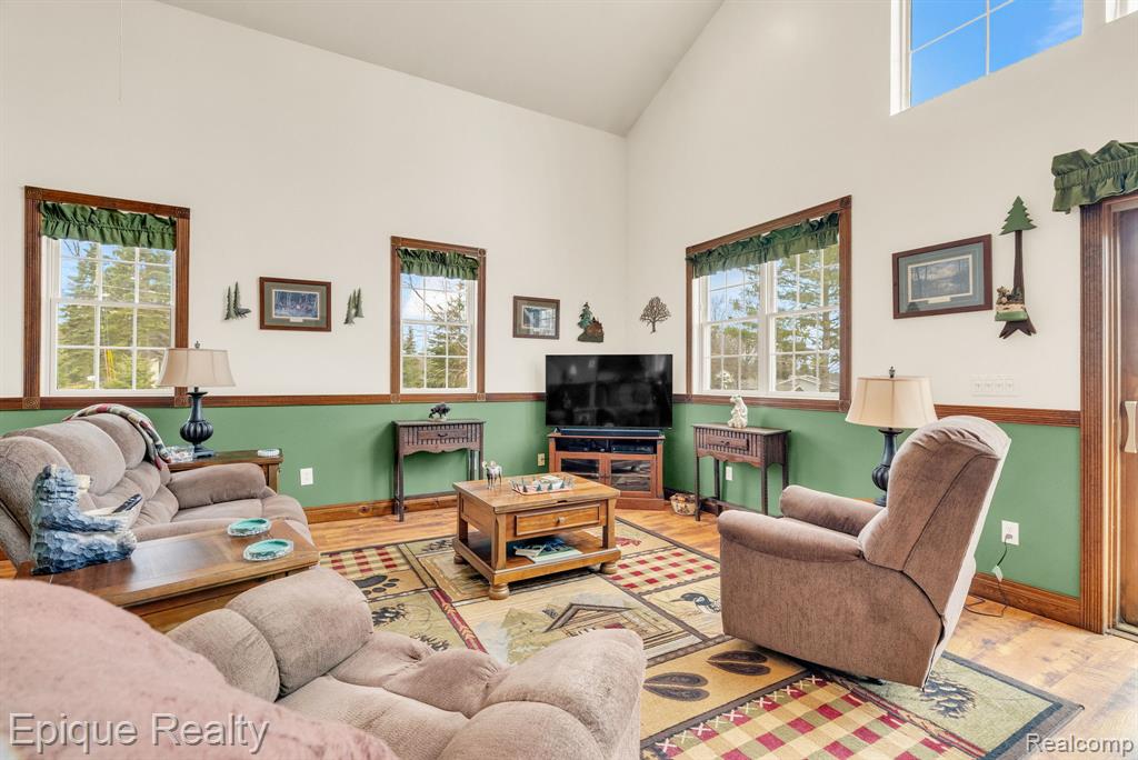 3247 Comanche Trail Property Photo 17