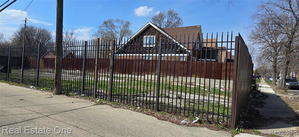 7228 Rutherford Street Property Photo 1