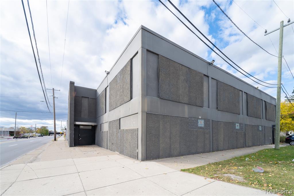 531 E 7 Mile Road