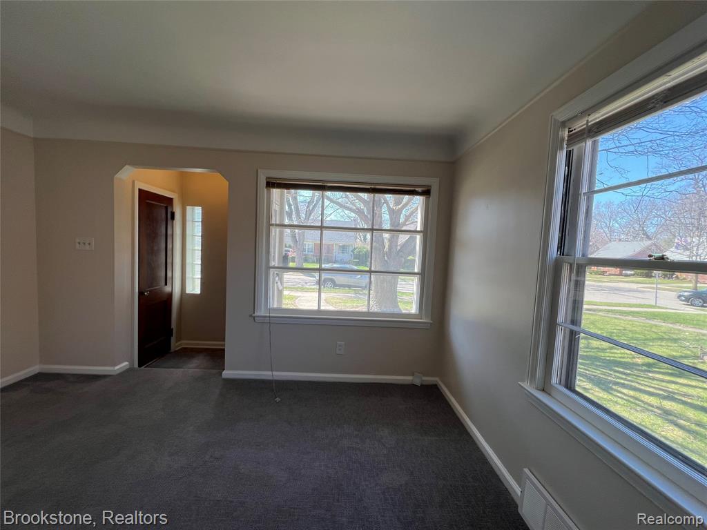 23280 Forest Street Property Photo 9