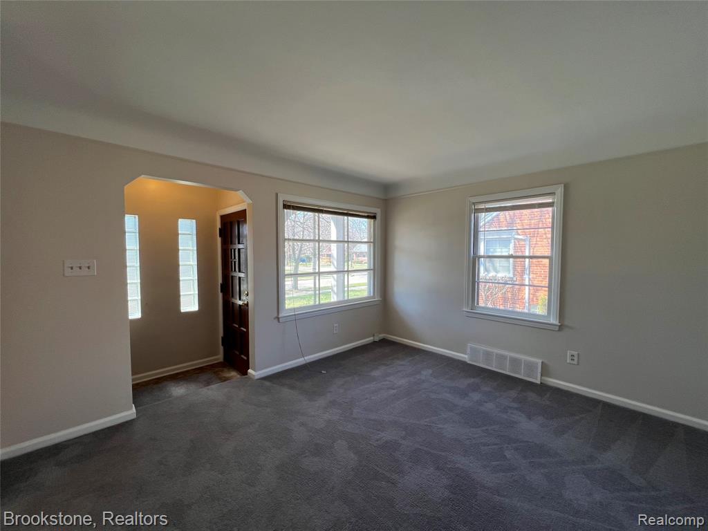 23280 Forest Street Property Photo 10