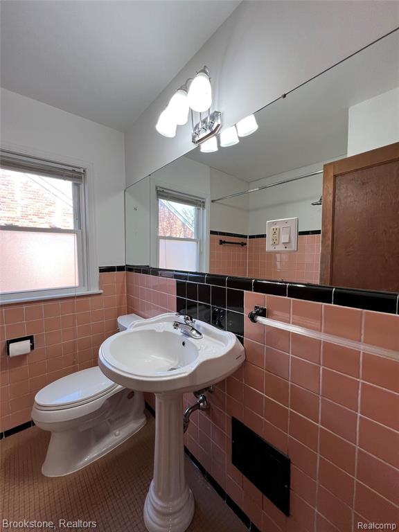 23280 Forest Street Property Photo 12