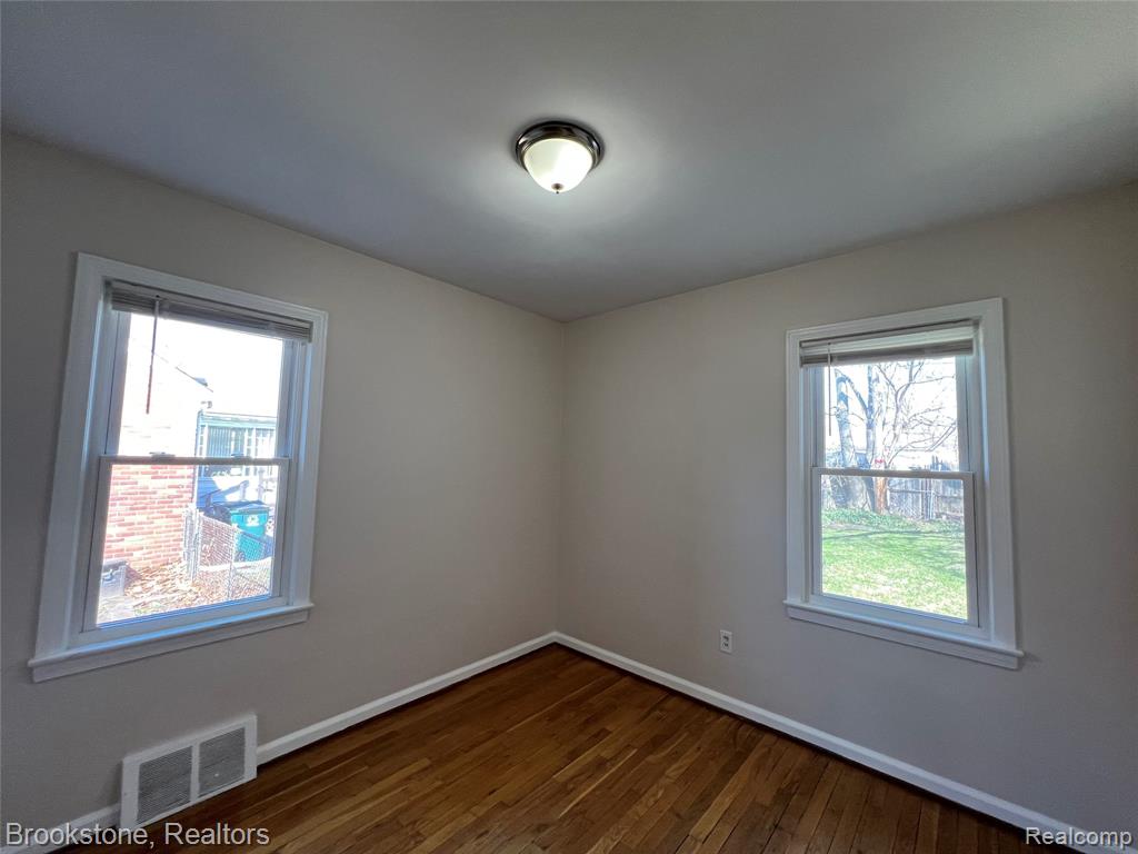 23280 Forest Street Property Photo 14