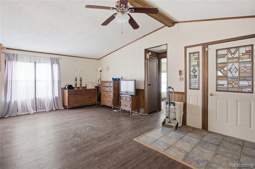25716 Jackson St Property Photo 4