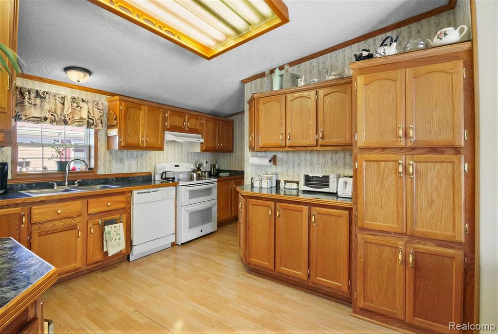 13617 Orchard View Street Property Photo 9
