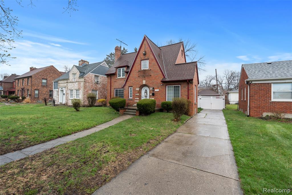 13910 Grandmont Avenue Property Photo 3