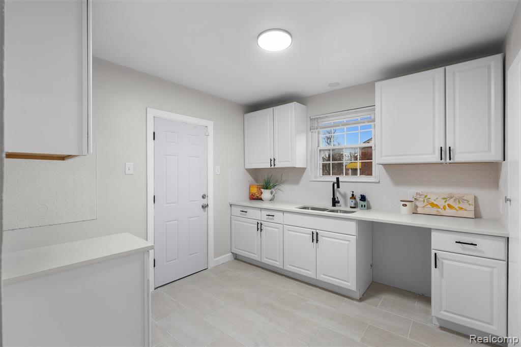 13910 Grandmont Avenue Property Photo 7