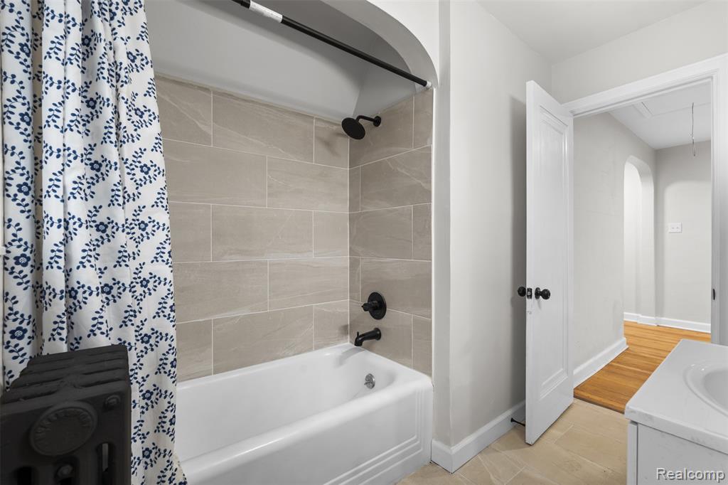 13910 Grandmont Avenue Property Photo 17