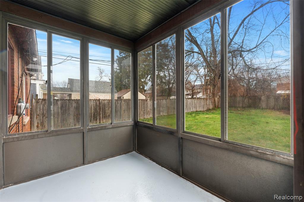 13910 Grandmont Avenue Property Photo 21