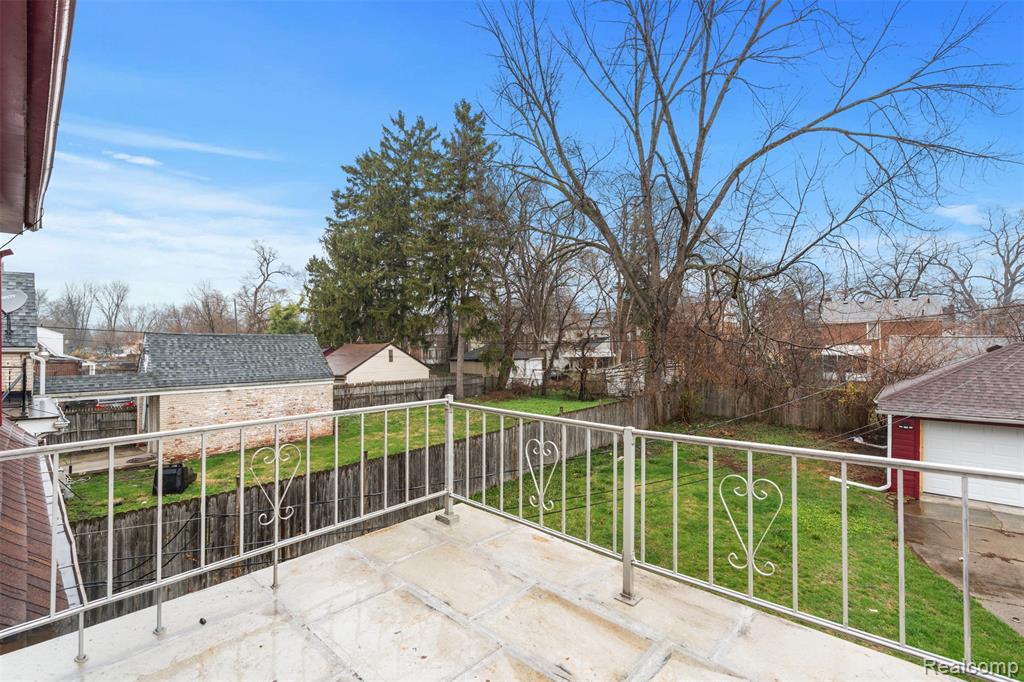 13910 Grandmont Avenue Property Photo 22