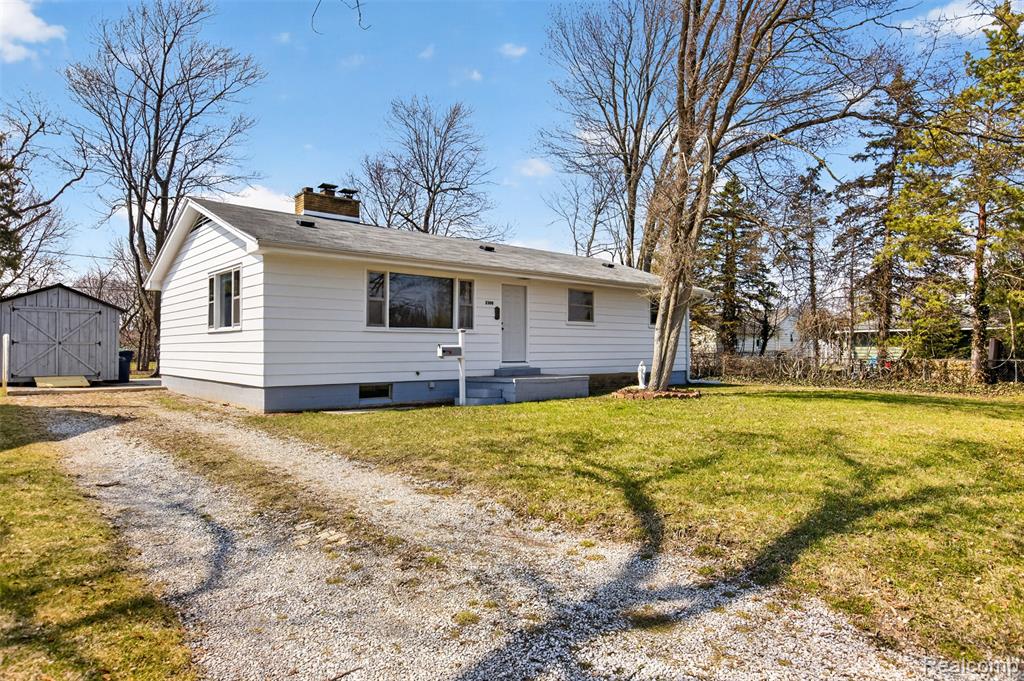 2300 S Lincoln Property Photo 2