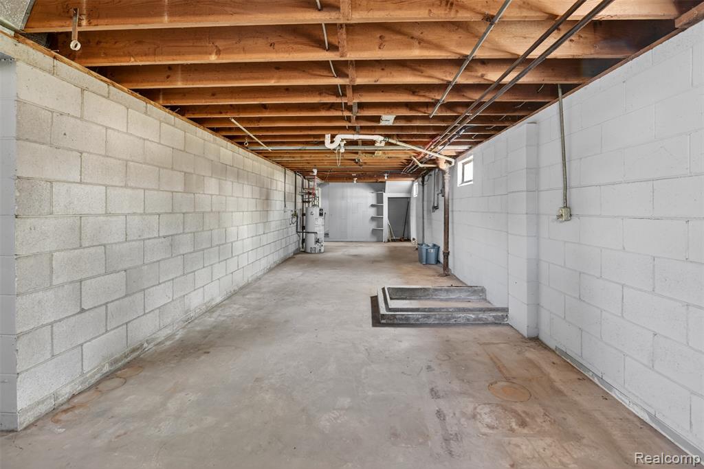 2300 S Lincoln Property Photo 24