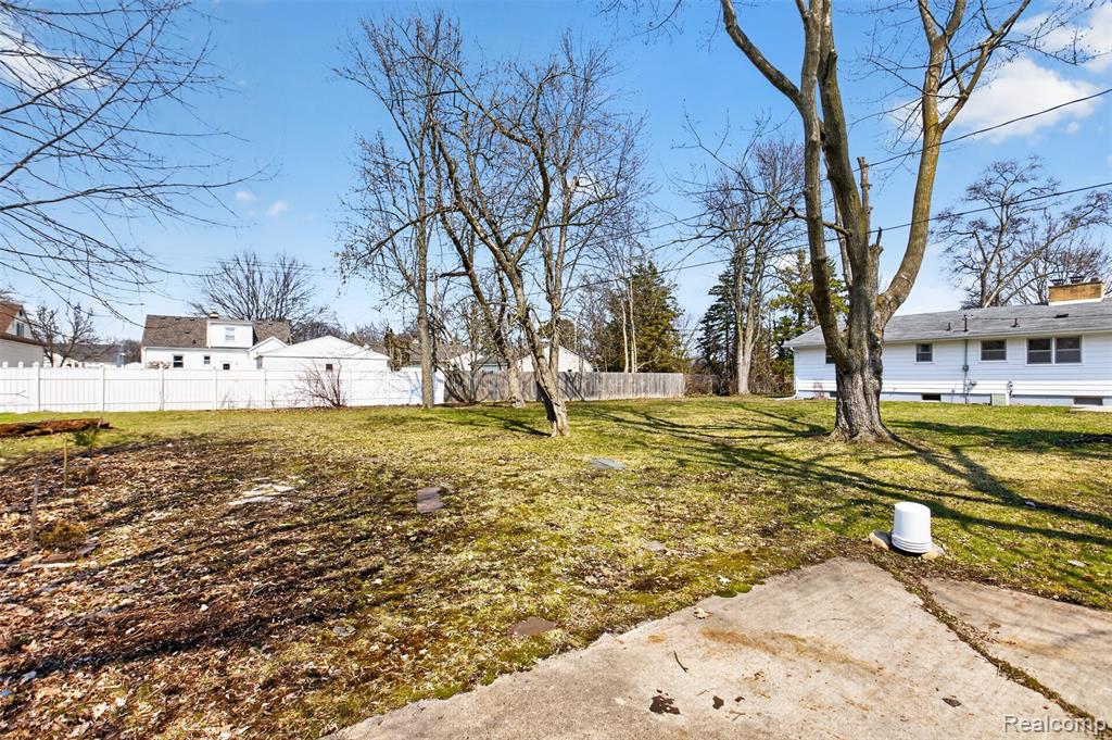 2300 S Lincoln Property Photo 31