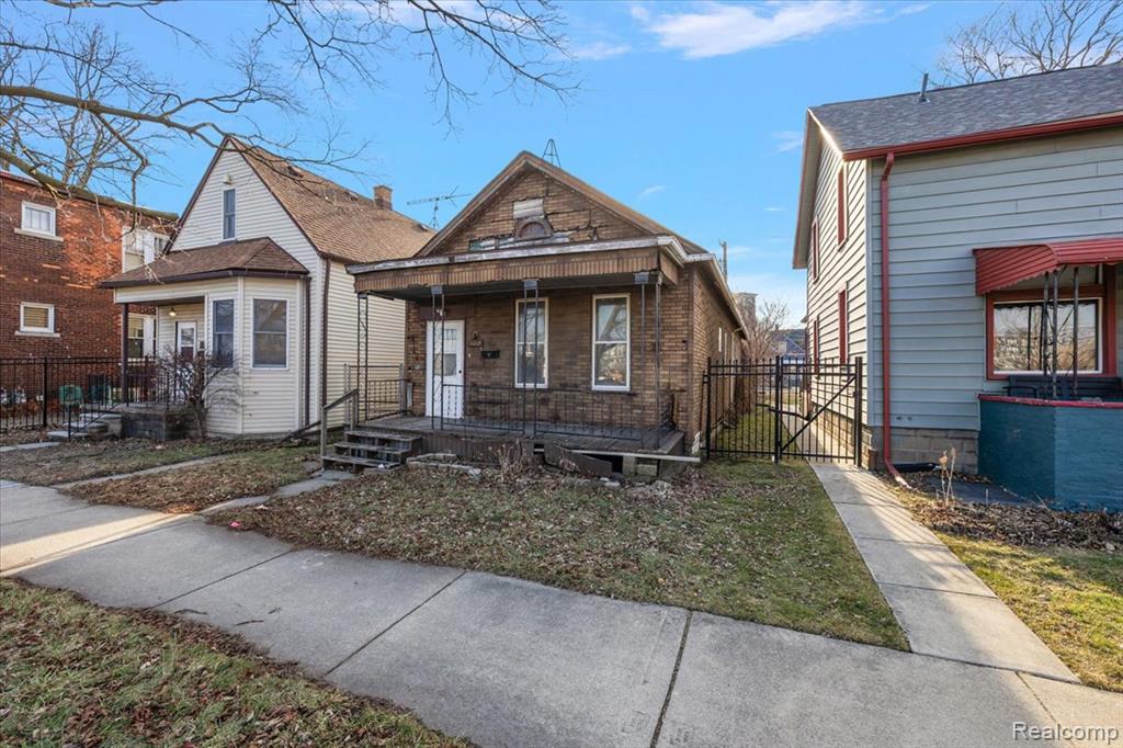 2219 Vermont Street Property Photo 3