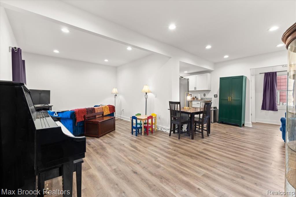 515 Clinton Street Property Photo 2