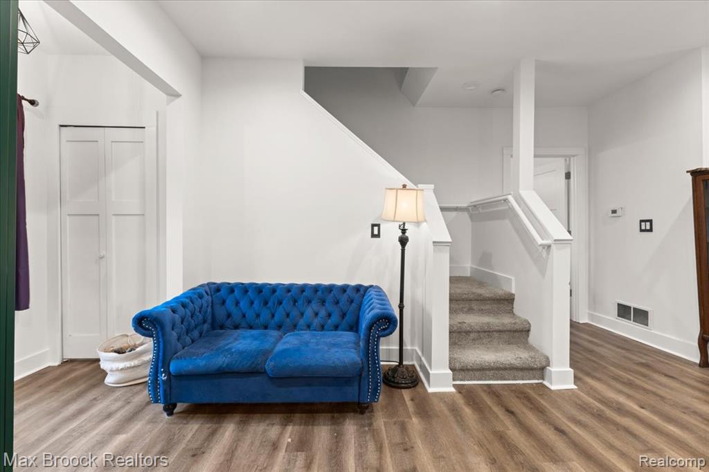 515 Clinton Street Property Photo 4