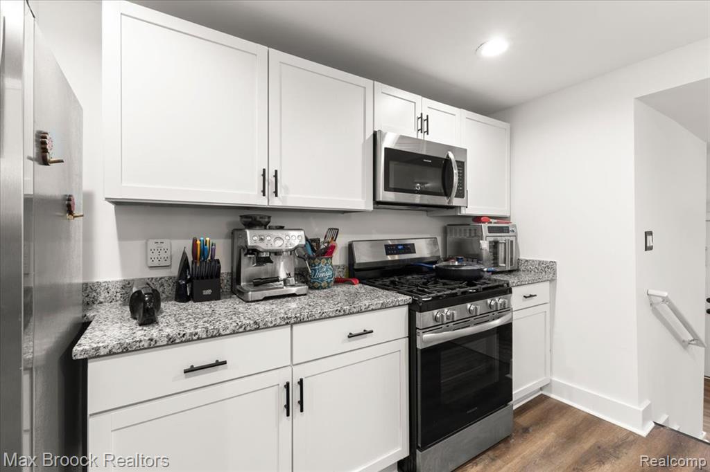 515 Clinton Street Property Photo 12