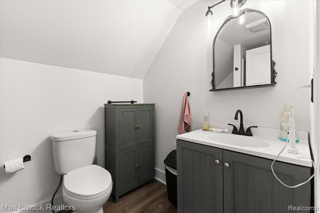 515 Clinton Street Property Photo 17