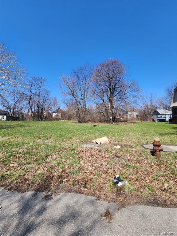 589 Leicester Court Property Photo 3
