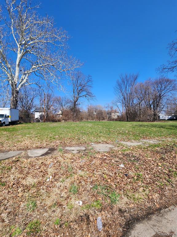 589 Leicester Court Property Photo 6