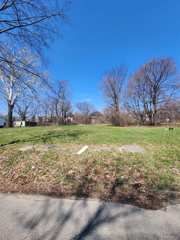 595 Leicester Court Property Photo 1