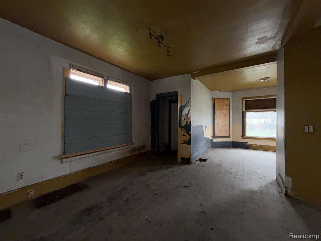 2546 W Forest Avenue Property Photo 4