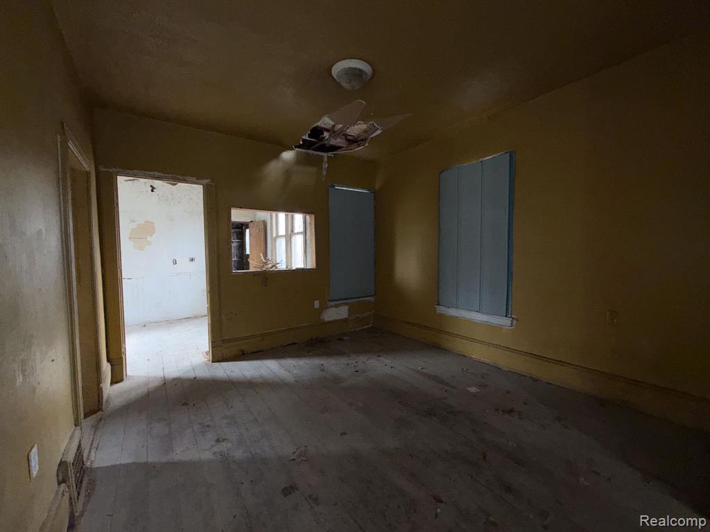 2546 W Forest Avenue Property Photo 9