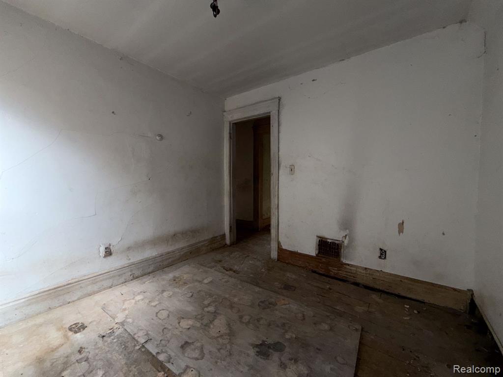 2546 W Forest Avenue Property Photo 23