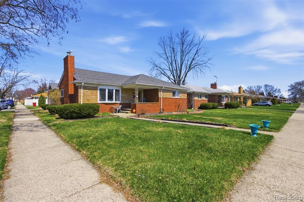 17005 Collinson Avenue Property Photo 2