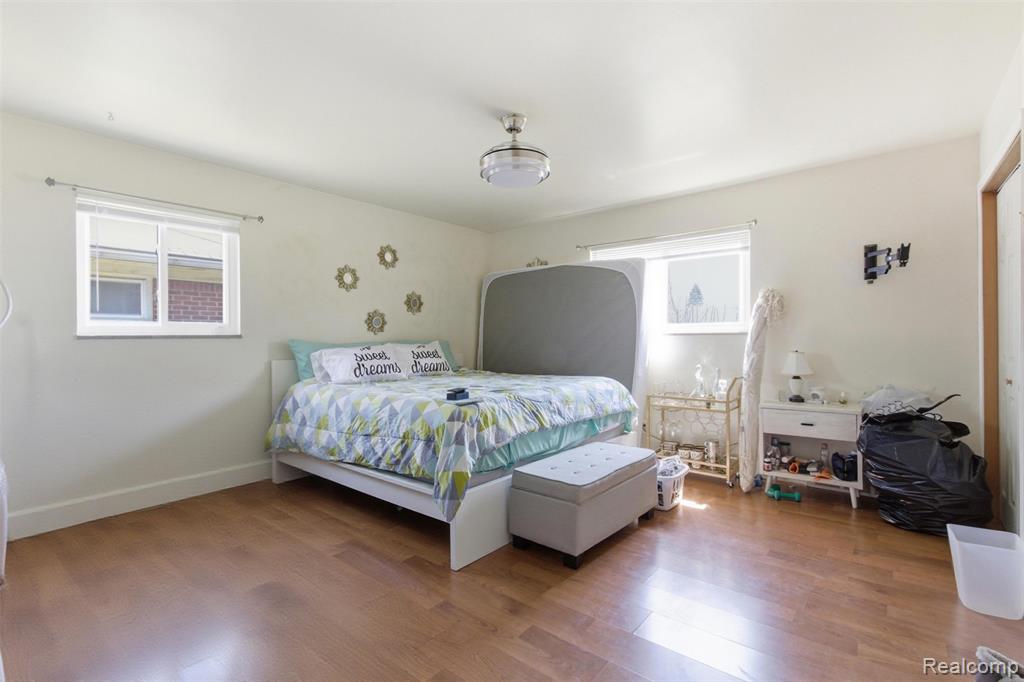 17005 Collinson Avenue Property Photo 16