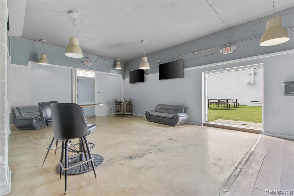 8633 Southfield Road Property Photo 12