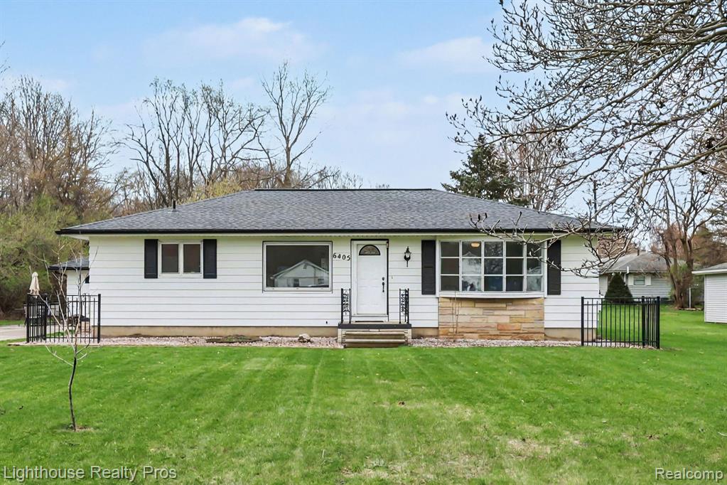 6405 King Road Property Photo 1