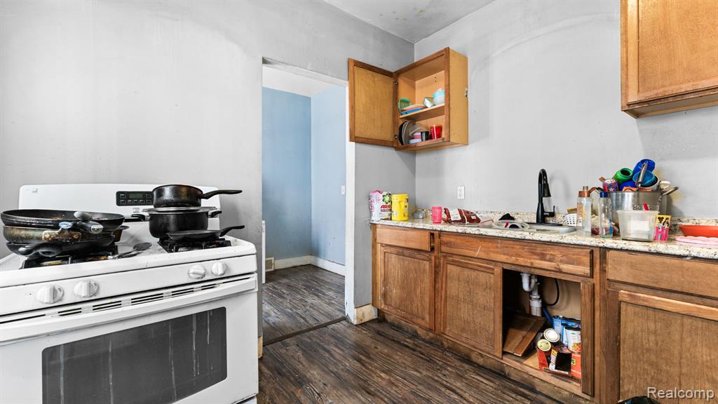 2951 Leslie Street Property Photo 5