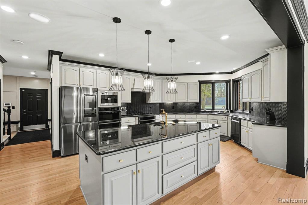 6986 Montgomery Drive Property Photo 10