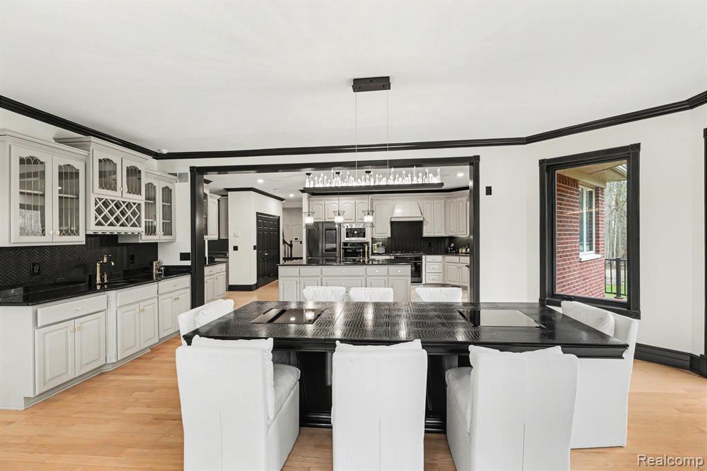 6986 Montgomery Drive Property Photo 12