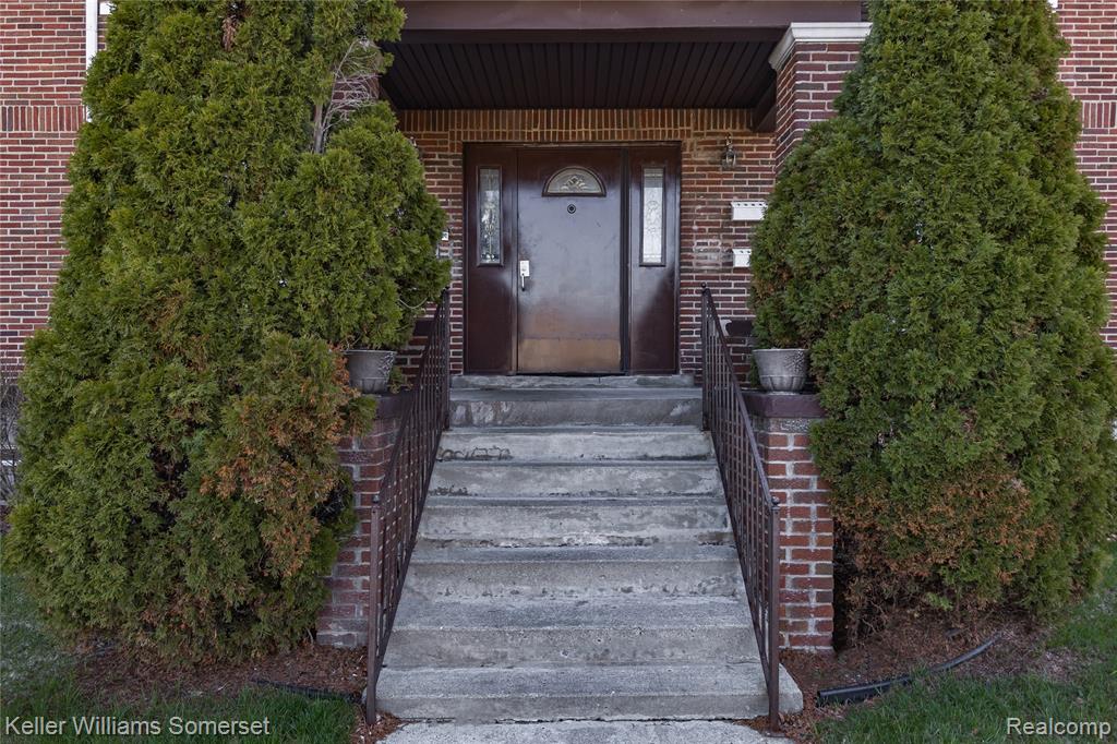 13660 Ohio Street Property Photo 5