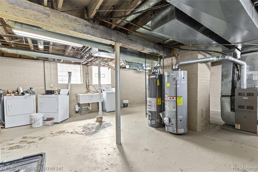 13660 Ohio Street Property Photo 21