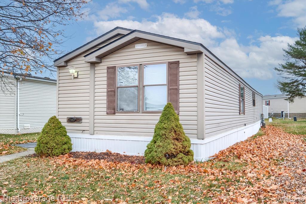 17101 Kropf Avenue Property Photo 1
