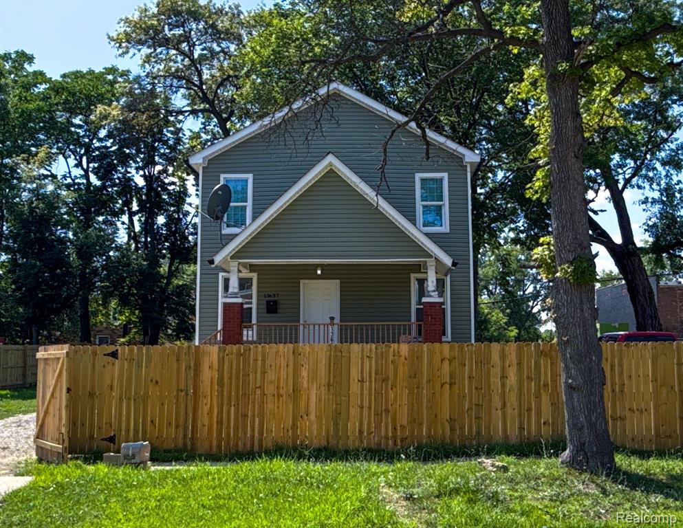 13637 Manor Street Property Photo 1