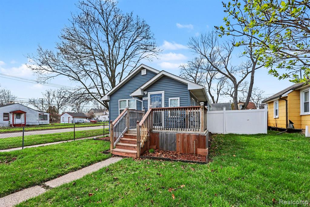 925 Kenilworth Avenue Property Photo 1