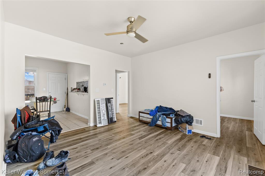 13660 Ohio Street Property Photo 6