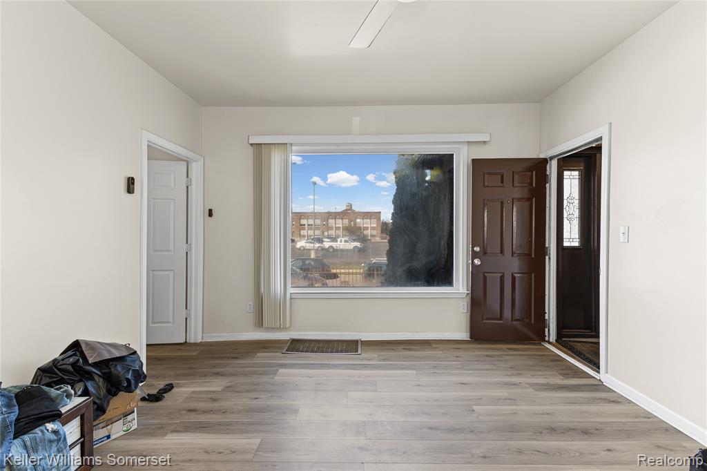 13660 Ohio Street Property Photo 8