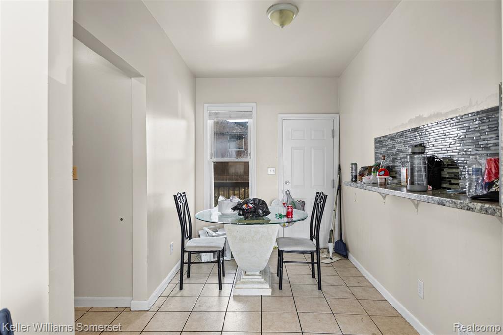 13660 Ohio Street Property Photo 9