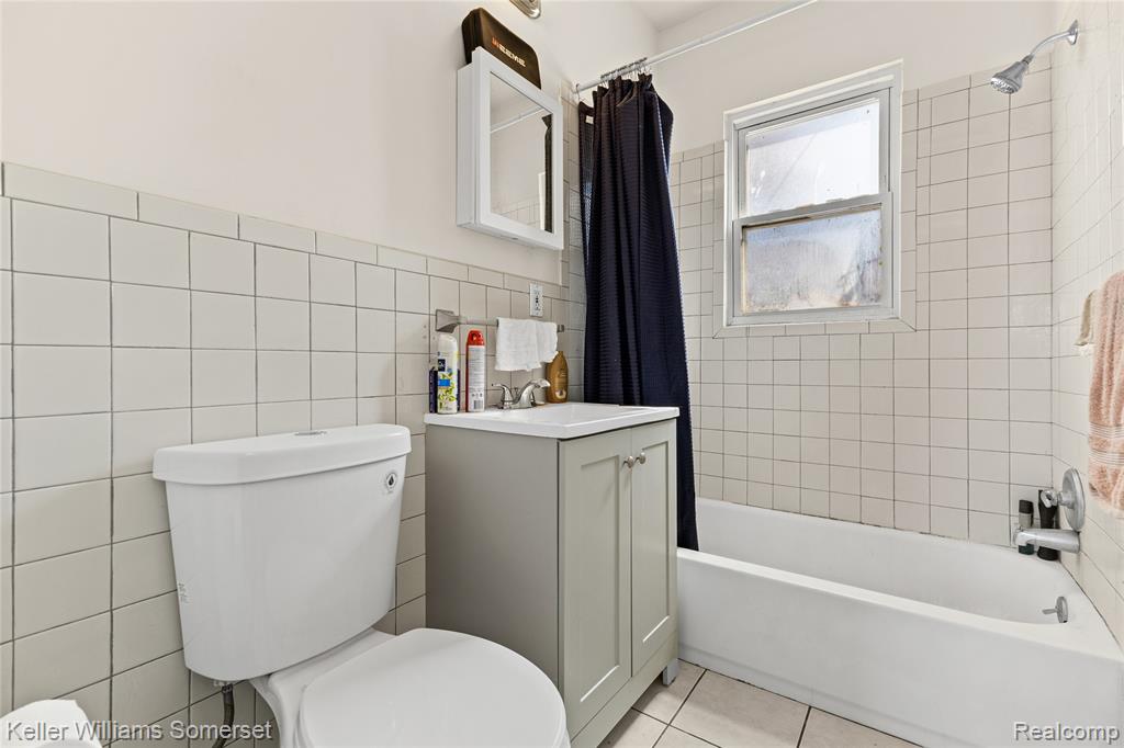 13660 Ohio Street Property Photo 14