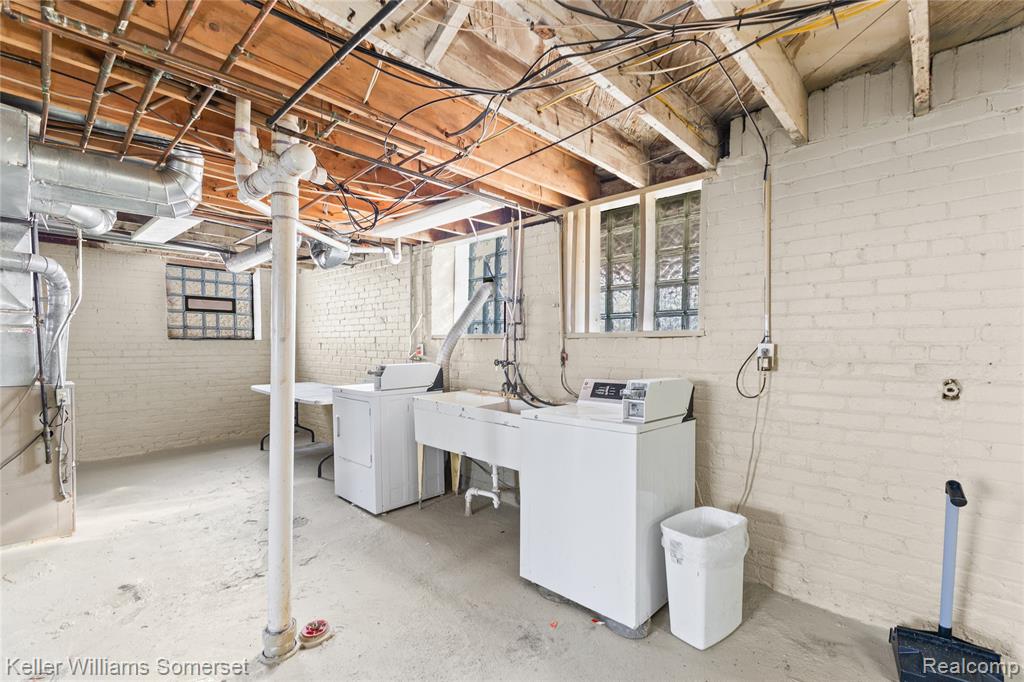 13660 Ohio Street Property Photo 25