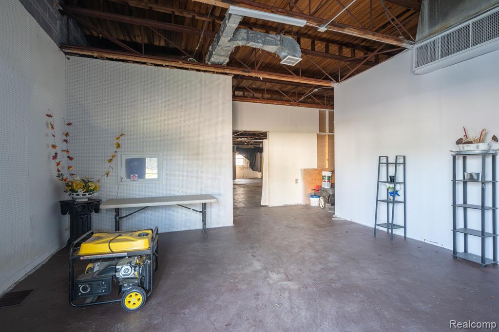 11444 Whittier Street Property Photo 9