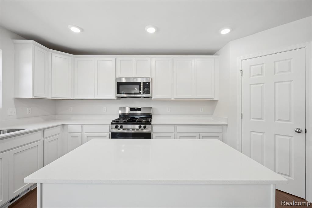 54821 Mockingbird Property Photo 3