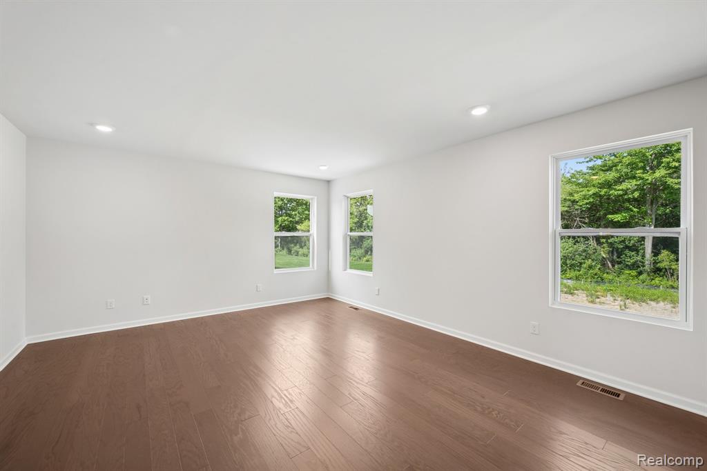 54821 Mockingbird Property Photo 8